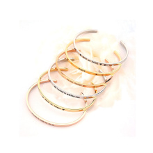 Bracelet bijoux emballage manchette estampillé bijoux en acier inoxydable bracelet pour femme
